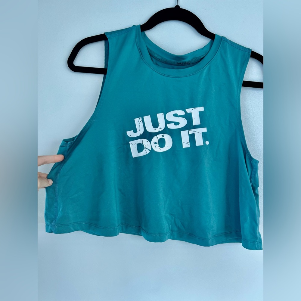 Nike crop top workout shirt in teal